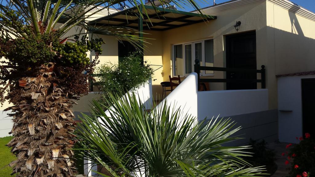 Sirines Apartments Palekastro Bilik gambar